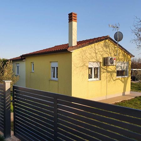 Holiday House Romi Pula Exterior photo