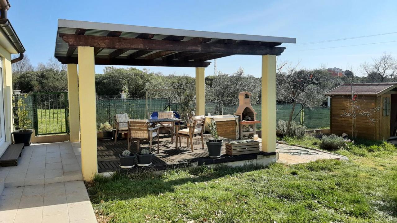 Holiday House Romi Pula Exterior photo