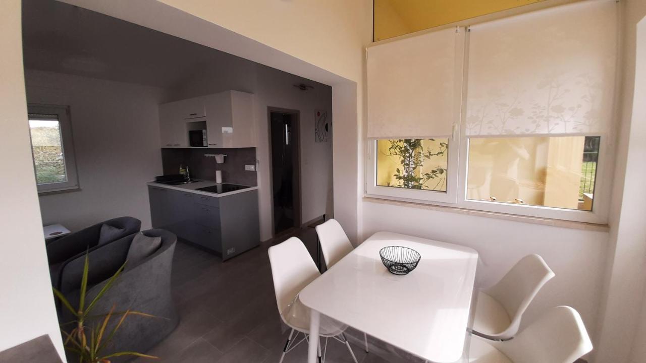 Holiday House Romi Pula Exterior photo