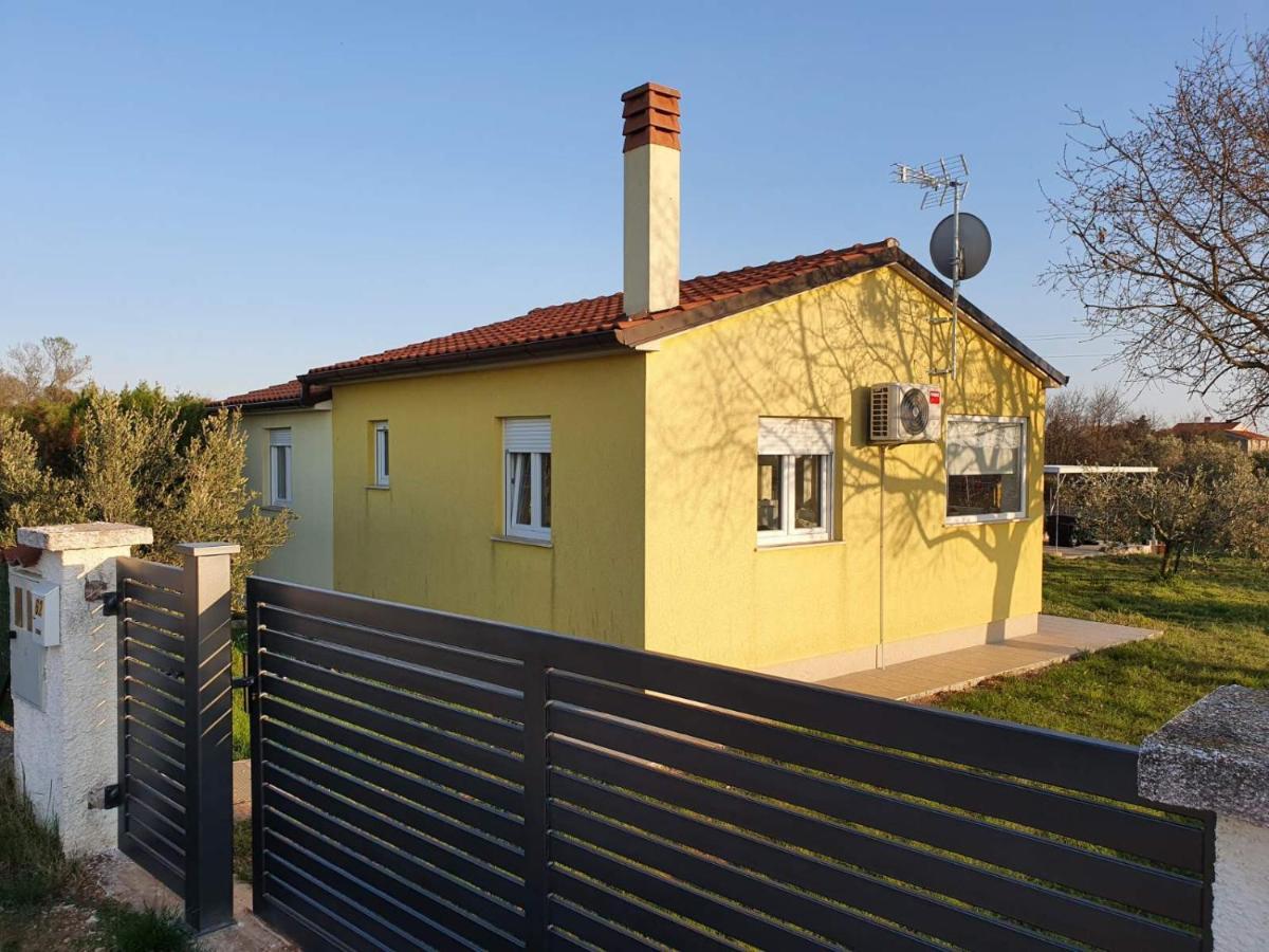 Holiday House Romi Pula Exterior photo
