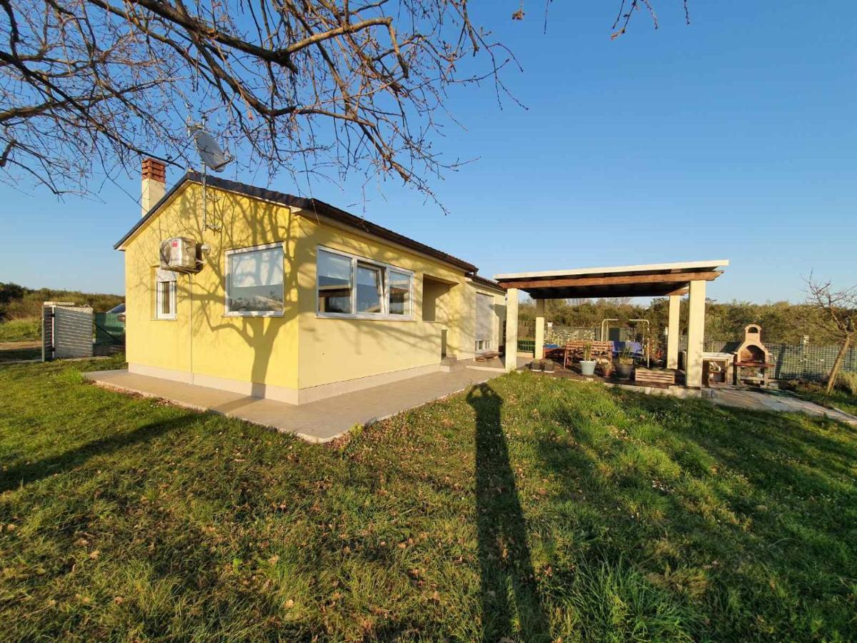 Holiday House Romi Pula Exterior photo