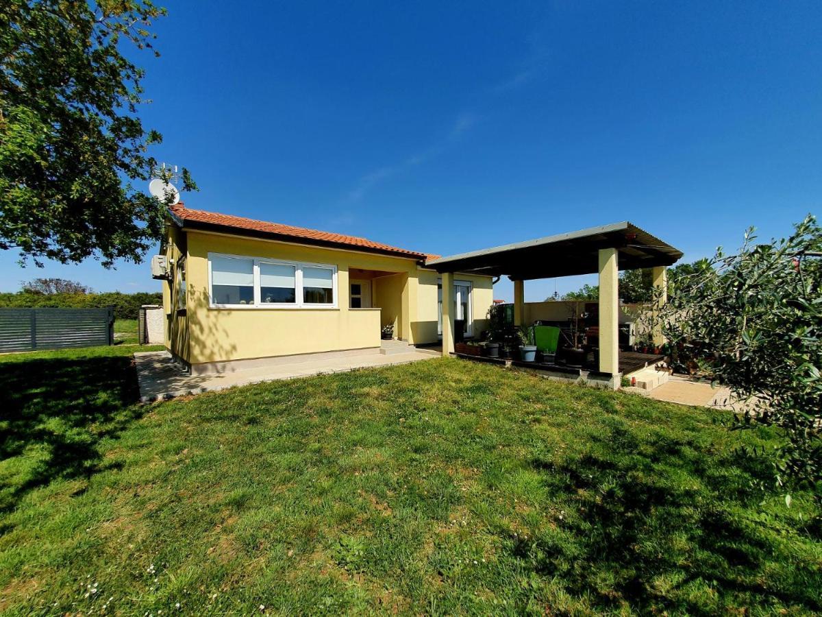 Holiday House Romi Pula Exterior photo